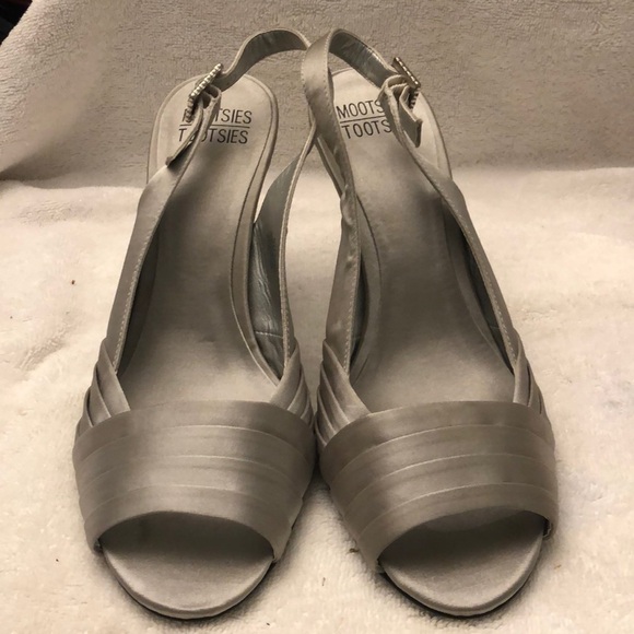 Mootsies Tootsies Silver Heels Rhinestone Buckle - Picture 1 of 9